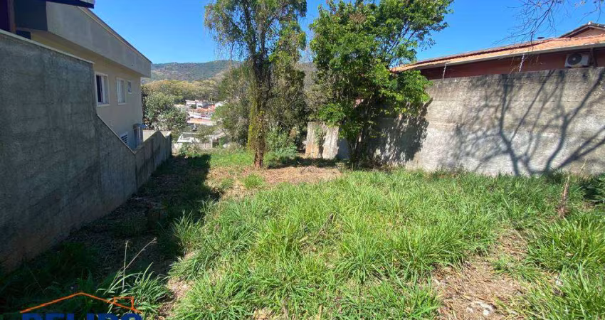 Terreno à Venda: 300m² com Localização Privilegiada