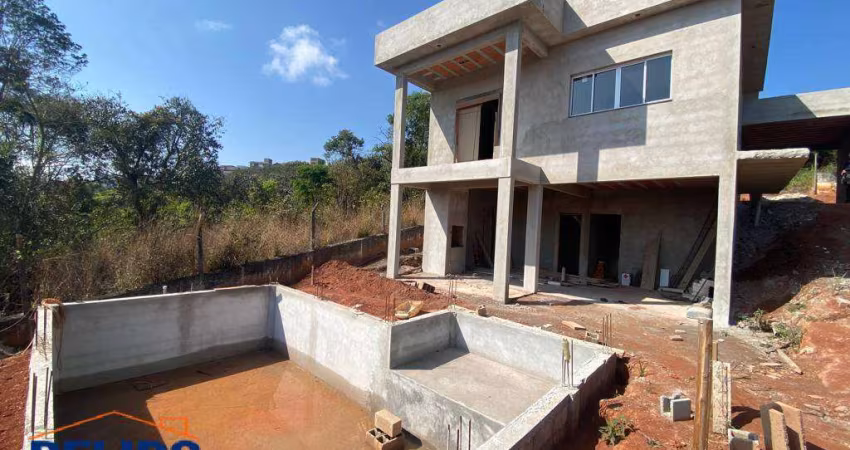 Casa à venda com 3 dormitórios, apto para financiamento bancário!