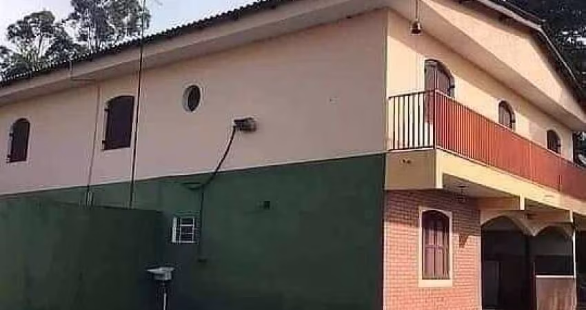 Chácara em uma área mista com 4.818m² com piscina.