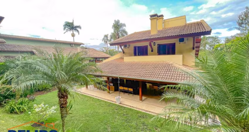 Excelente Casa em Condomínio com Características de Campo