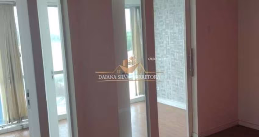 Sala comercial Jardim do mar, com divisória e banheiro privativo.