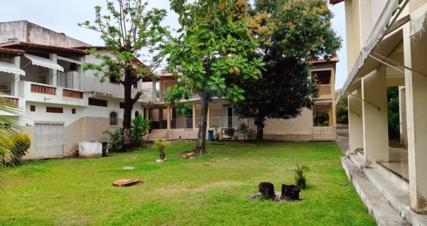 Casa para Venda em Salvador, Piatã, 5 dormitórios, 2 suítes, 4 banheiros, 6 vagas