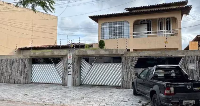 Excelente oportunidade de morar com conforto, segurança e qualidade de vida. esta linda casa está localizada na avenida adenil falcão, nº 1252, bairro capuchinho – cep 44088-642,  o imóvel possui 500 