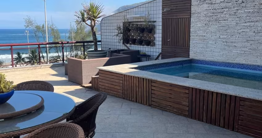 Espetáculo de cobertura na beira da praia do Recreio com 4 quartos mais dependências, sauna hidro e piscina