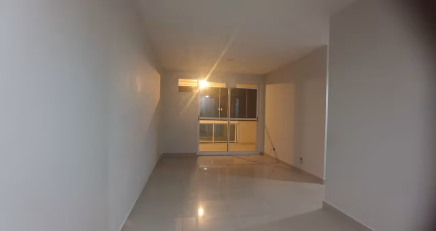 Excelente oportunidade para morar ou investir  2 quartos sendo 1 suíte no Recreio dos Bandeirantes.