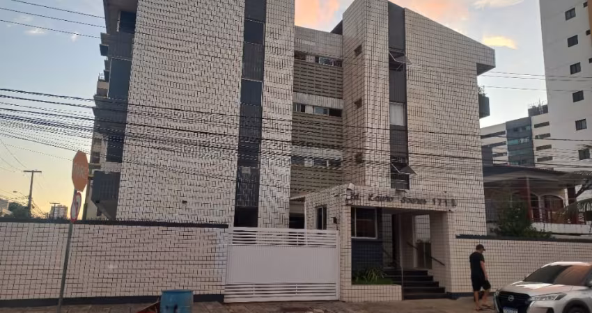 Excelente Apartamento com três quartos, duas suítes.