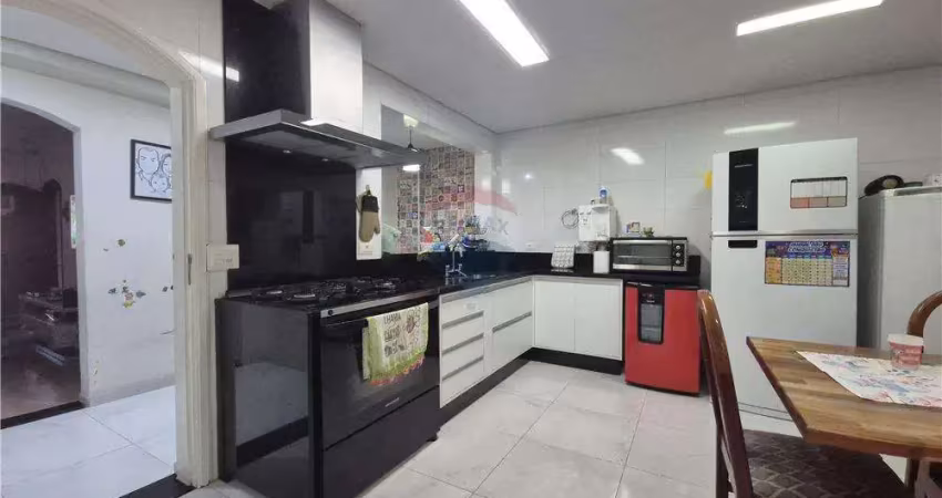 Sobrado 180 m² à venda com suíte master, área gourmet 2 vagas.