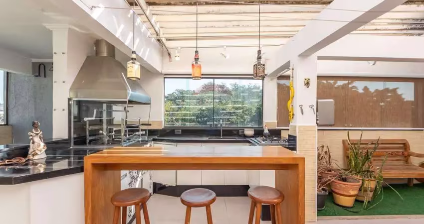 Casa com 2 dormitórios, 3 banheiros , excelente acabamento.