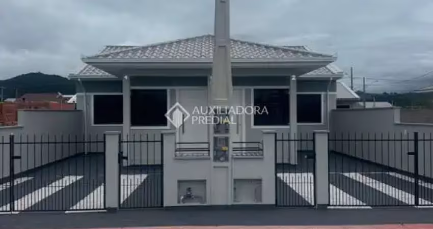 Casa com 2 quartos à venda na Galileu Galilei, 23, Barra do Aririú, Palhoça
