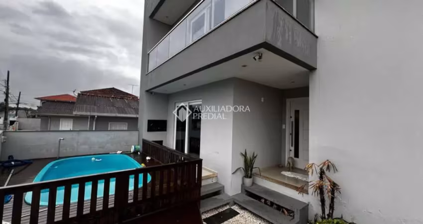 Casa com 2 quartos para alugar na Artur Osório de Araújo, 133, Ponte do Imaruim, Palhoça