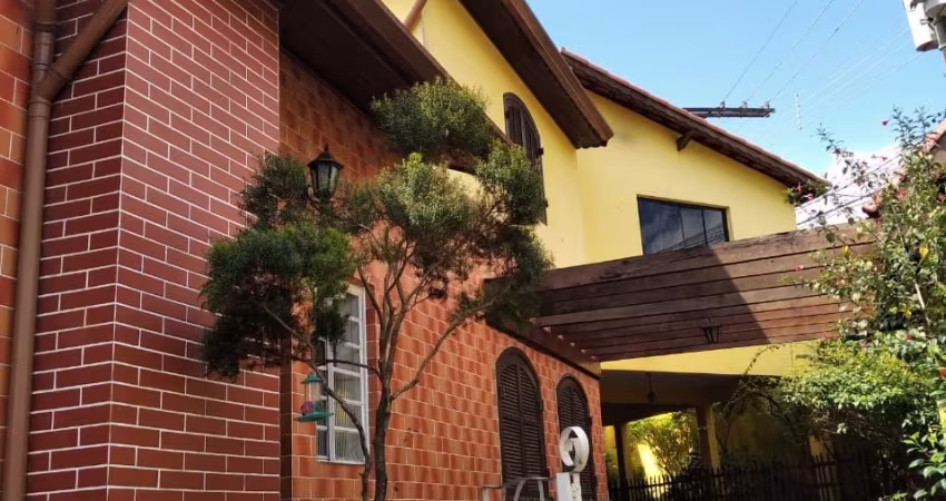 Excelente Casa em Embu das Artes