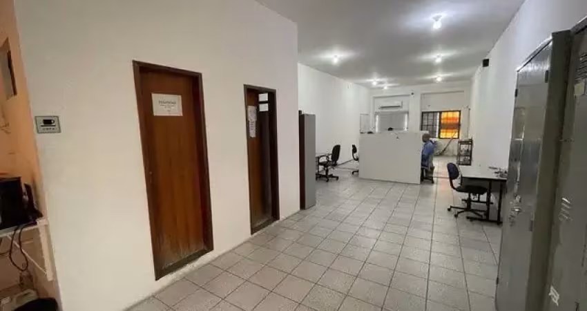 Oportunidade de prédio comercial em fase final de reforma. Ótimo para comércio, cursinhos , galpão ou depósito.