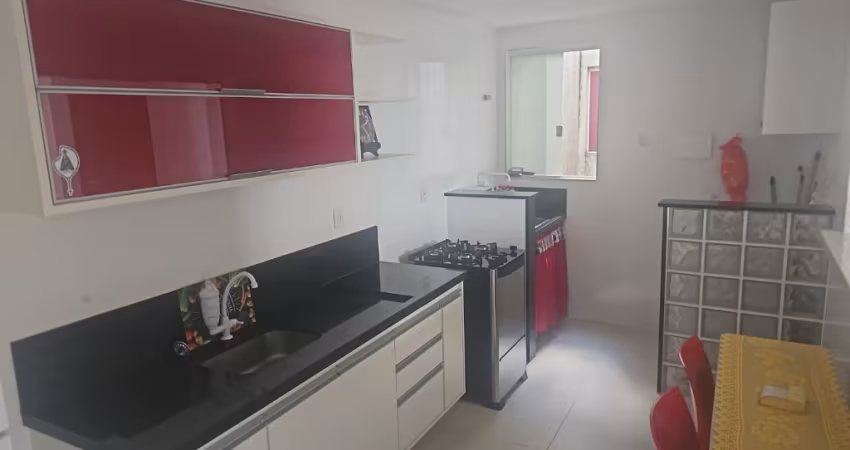 Apartamento 2/4  com suíte reformado em Itapuã.