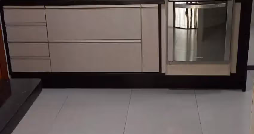 Lindo apartamento 2/4 com armários planejafos. fino acabamento. posição nascente.
