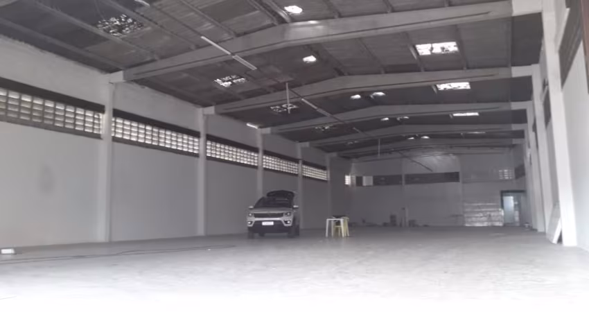 Galpão Comercial Estratégico de 1000m² na Principal Avenida de Mussurunga - Ideal para o Crescimento do Seu Negócio!