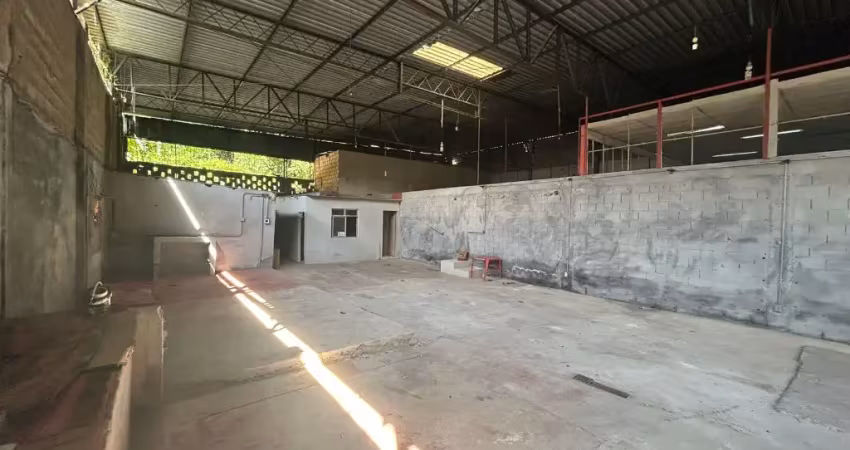 Barracão / Galpão / Depósito com 1 sala para alugar na Estrada do Catonho, 615, Jardim Sulacap, Rio de Janeiro