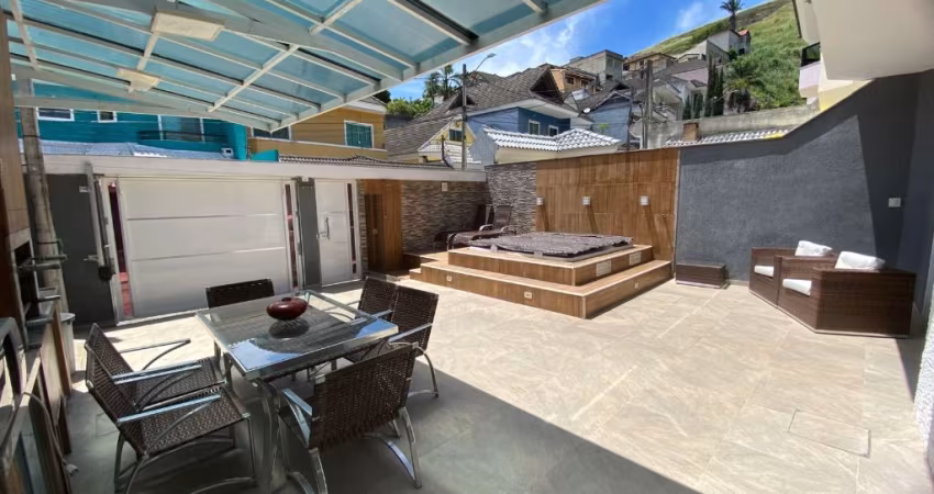 Excelente Casa em Condomínio Fechado 5 Quartos