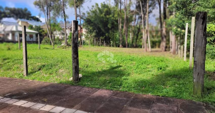 Terreno grande, plano, elevado e bem cuidado no Juriti.