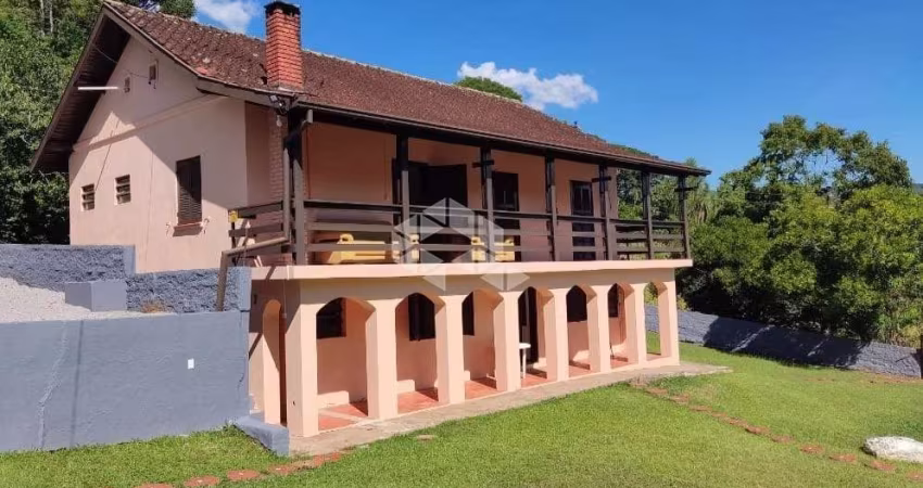 Sítio de 4.227,60 m² com  Casa, Piscina e Poço Artesiano