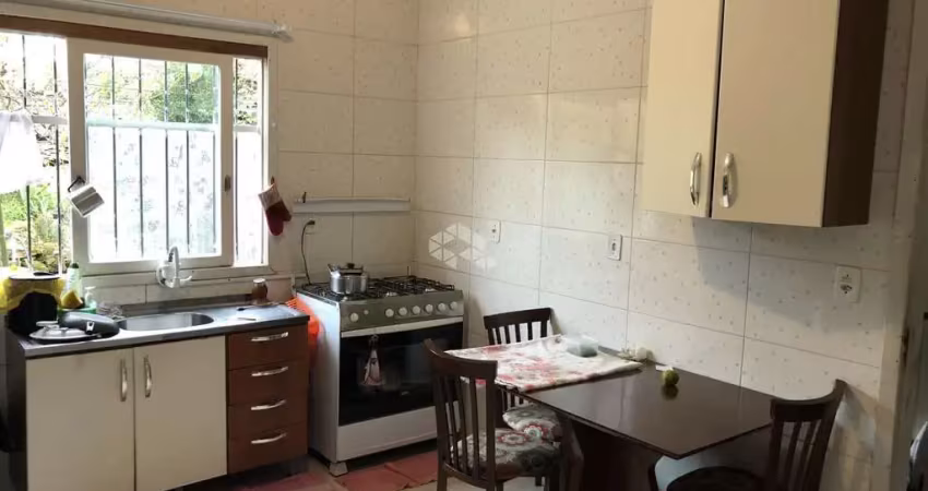 Casa com 03 três quartos a venda no bairro Piá