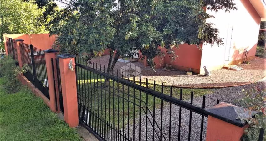 Bela casa de alvenaria com edícula aos fundos na Vila Germânia.