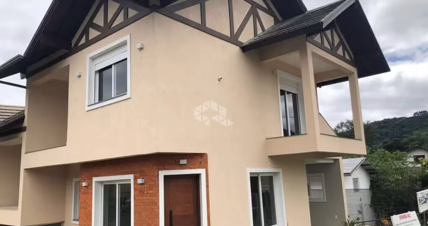 Sobrado de Alto Padrão  com 2 quartos (1 suite) 2 sacadas