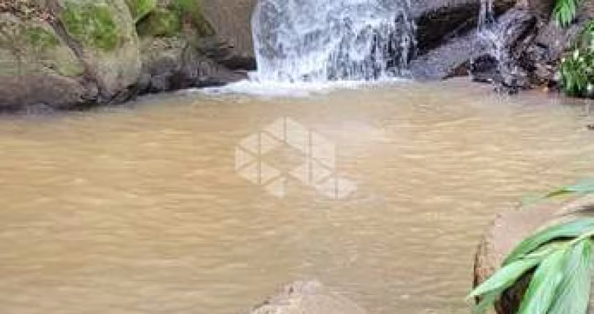 Área de terras com 5,7 hectares com cachoeiras na serra gaúcha.