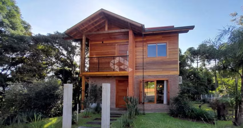 Casa Mista tipo chalé com   2 quartos