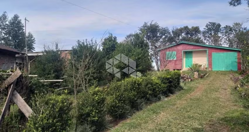 Casas de Chalé e Alvenaria em amplo terreno na Linha Olinda