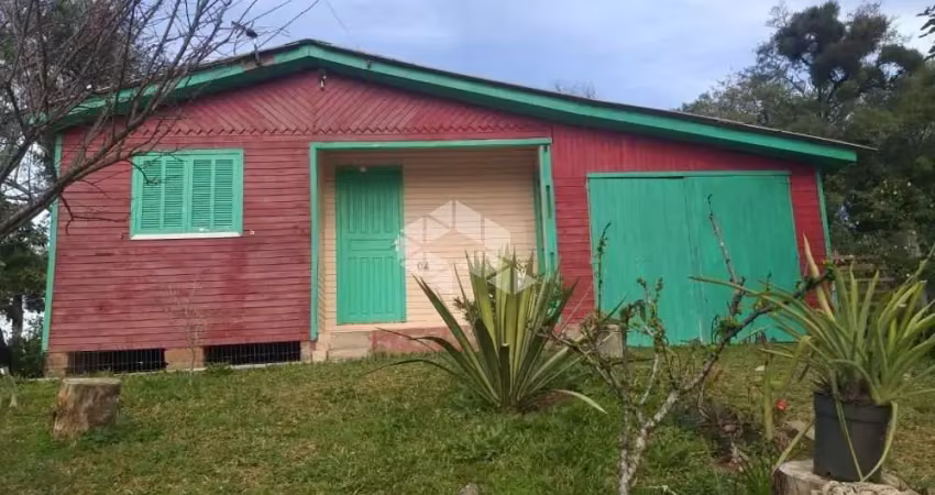 Casas de Chalé e Alvenaria em amplo terreno na Linha Olinda