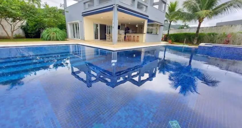 Linda casa, com 6 suítes, 560 m² de área construída, piscina, enseada