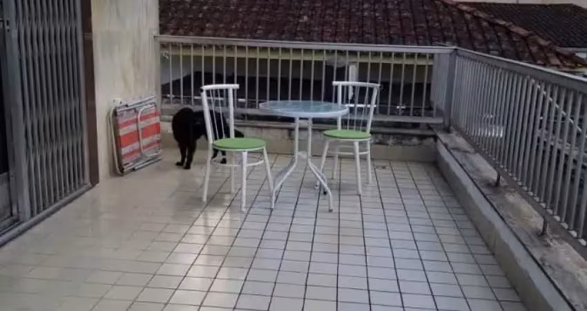 Casa sobreposta alta, 4 dormitórios, 1 suíte, varanda, 200 m² no boqueirão