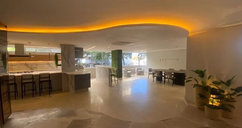 Apartamento retrofit a venda, 267 m², 3 suítes, na quadra da praia, vista mar, no Gonzaga!