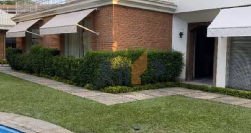 Sobrado lindo em meio a um jardim exuberante na Vila Madalena, para locação