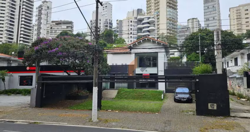 Casa comercial na av. pacaembu com 657 m² de área total para locação