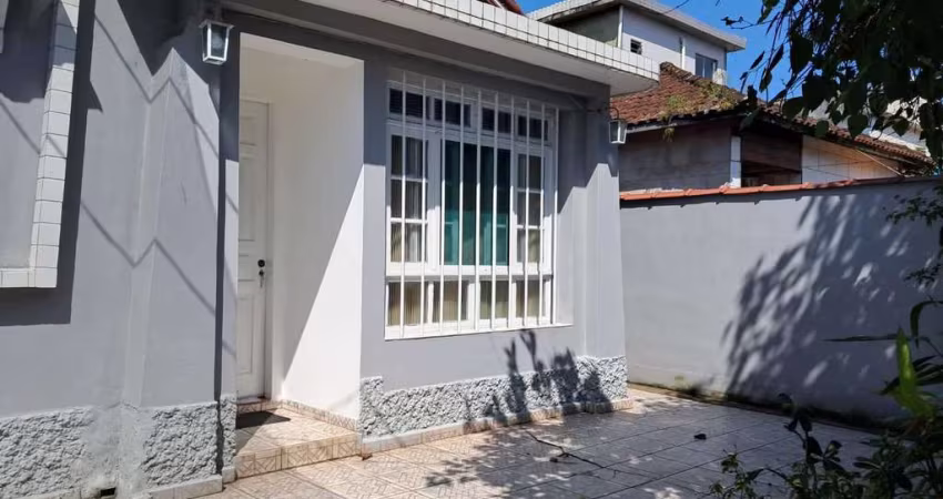 Casa c/quintal e edícula nos fdos. S. Vicente, cidade de Praia!