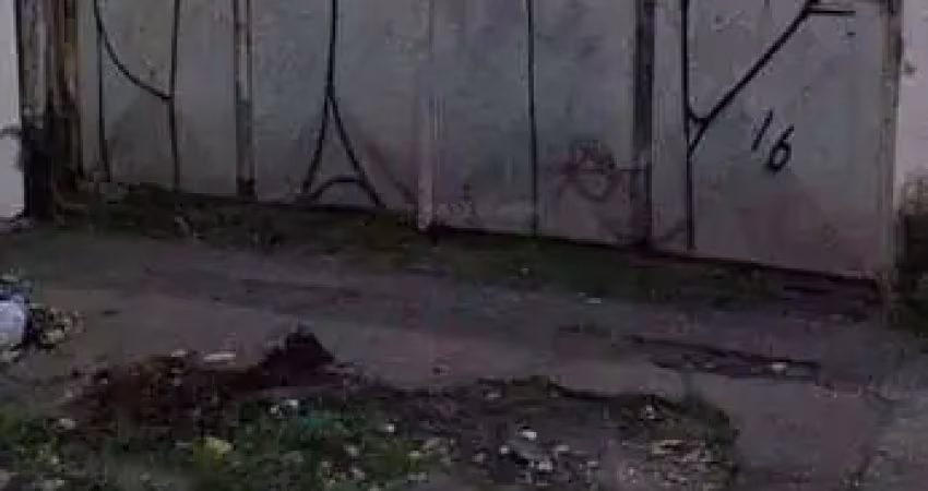 Vendo terreno em corredor comercial, a poucos metros do vlt.