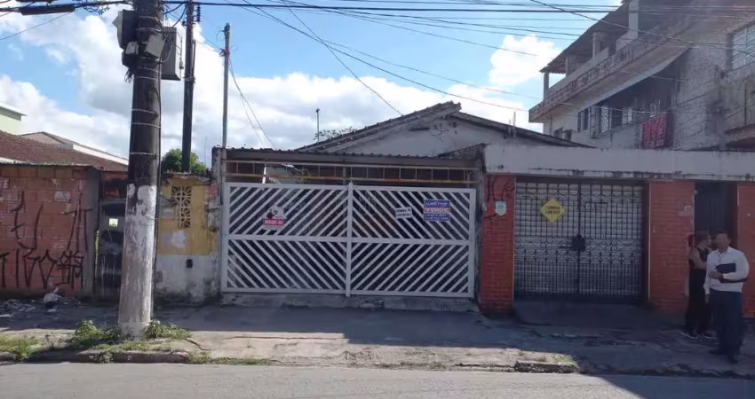 Casa geminada c/entrada independente, 2 quartos, quintal e vaga
