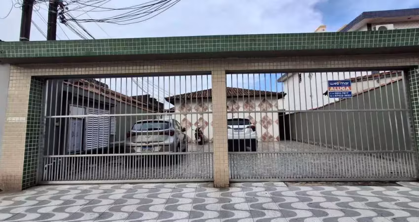Casa térrea em condomínio. espaçosa e com quintal. 1 vaga.