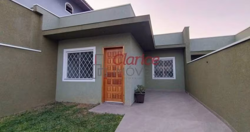 Casa térrea à venda em São José dos Pinhais-PR, bairro Santo Antonio: 3 quartos, 2 salas, 2 vagas de garagem, 67m² de área.