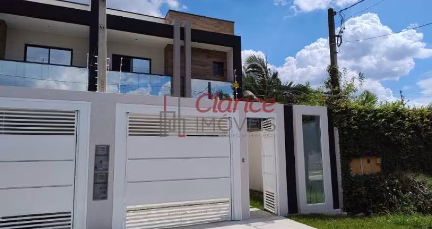 Imperdível: Sobrado de 3 suítes no Centro de SJP-PR, 160m², 2 salas, 2 vagas, localização privilegiada!