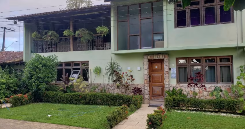 Casa à Venda em condomínio fechado em Aldeia com 250M².