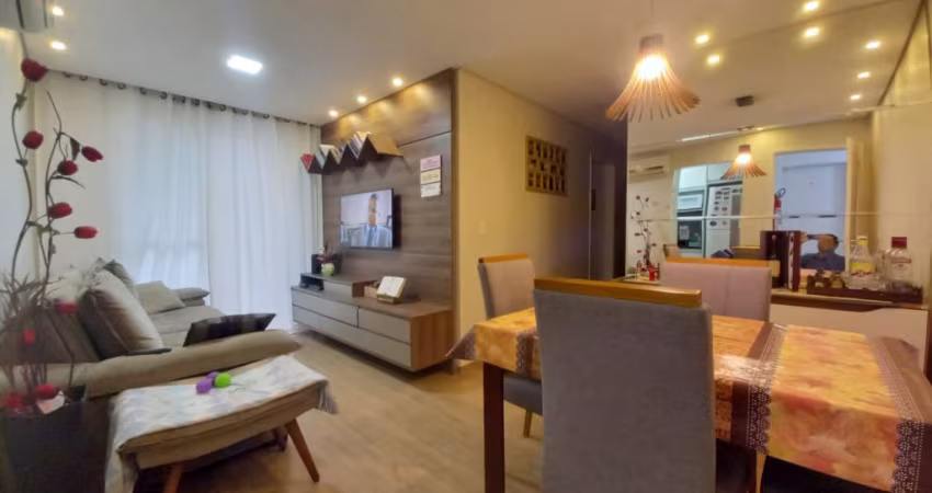 Apartamento com 2 Dormitórios, Varanda e Lazer Completo em Condomínio Arborizado e Familiar!