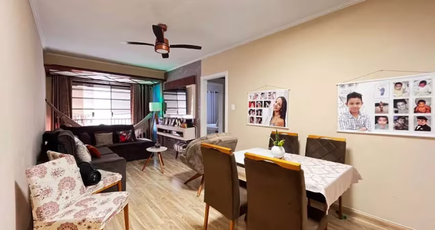 Amplo apartamento de 2 dormitórios com garagem fechada na ponta da praia
