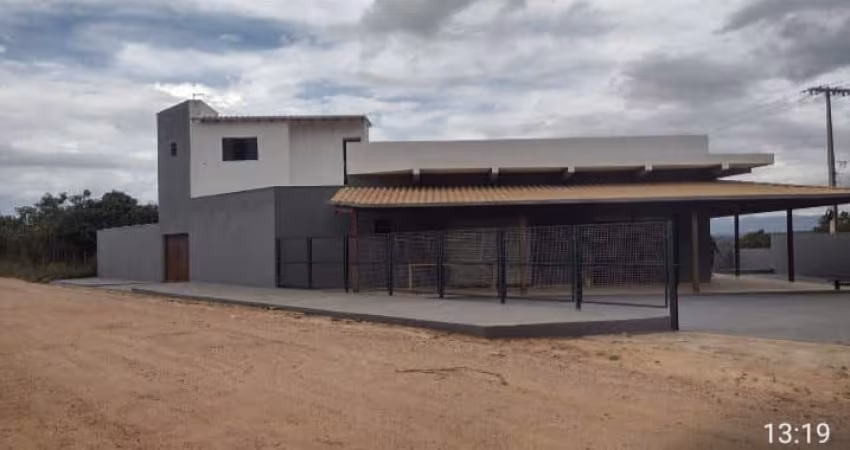 Vende-se Excelente Loja comercial, em um ponto privilegiado trevo de Curralinho (Perto da Serra do Cipó!) localizada no melhor ponto, Nas margens da MG10, KM 77 !