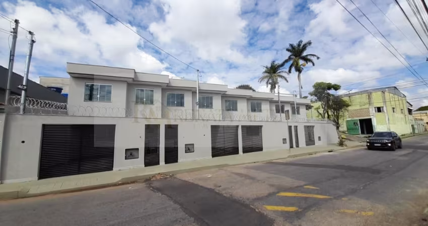 Casa Geminada de esquina à Venda - 3 Quartos sendo 1 Suíte 150m², 2 Vagas de garagem / Bairro Candelária