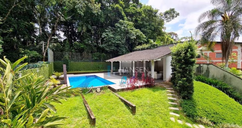 Casa com 4 dormitórios sendo 2 suítes à venda, 380 m² por R$ 1.550.000 - Costa e Silva - Joinville/SC