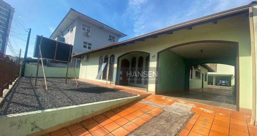 Casa com 1 suíte + 3  dormitórios à venda, 200 m² por R$ 900.000 - Saguaçu - Joinville/SC