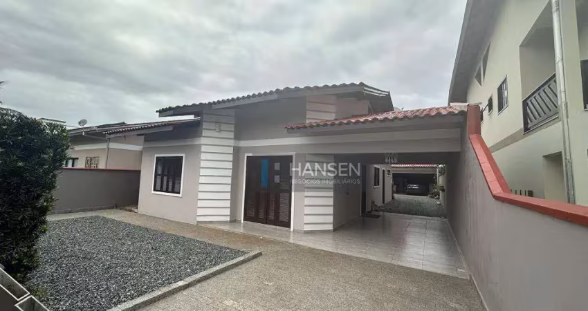 Casa com 3 dormitórios à venda, 170 m² por R$ 890.000,00 - Costa e Silva - Joinville/SC