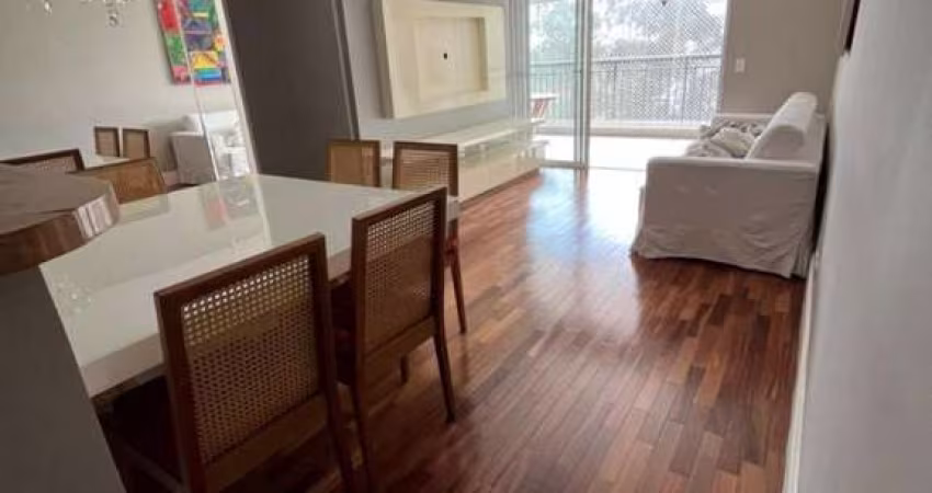 Apartamento de 3 Dormitórios em Condomínio de Clube